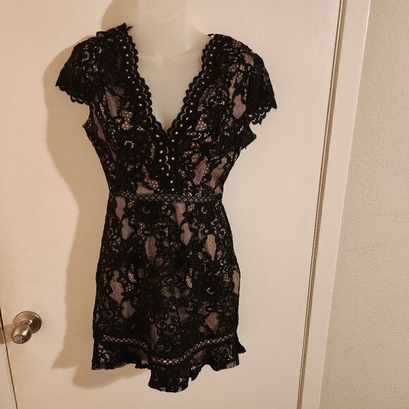 Lulu's To the Moon and Back Black Lace Short Sleeve Mini Dress size Xs - Picture 5 of 9